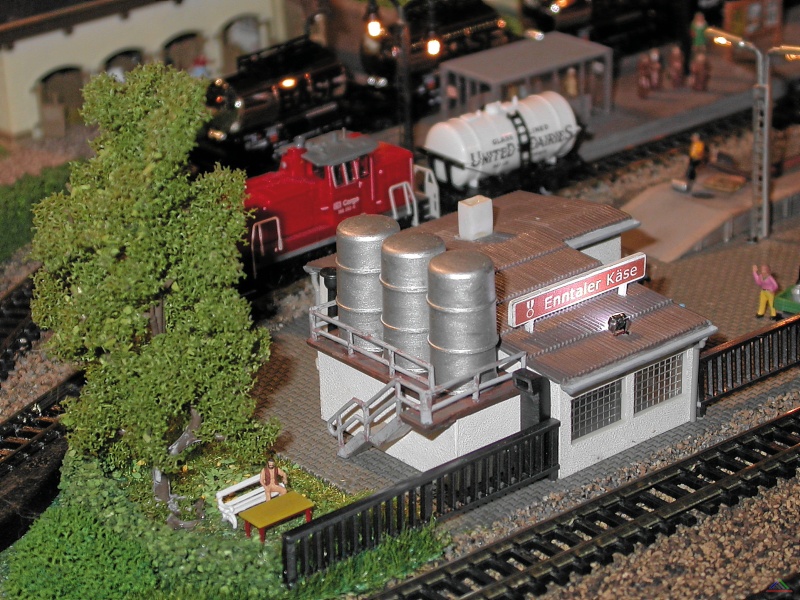 073 Vesper.JPG - Herr Üzgünn geniest sein Vesper